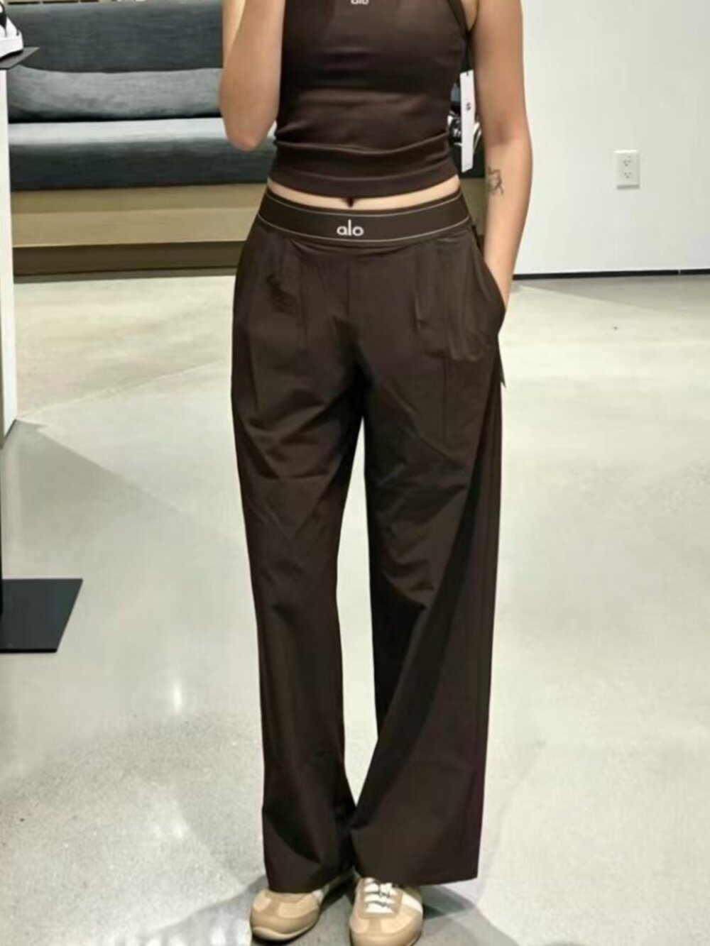 ALO Women's Straight Leg Pants (Regular 30-inches) 🤎🤩Espresso Coffee Brown